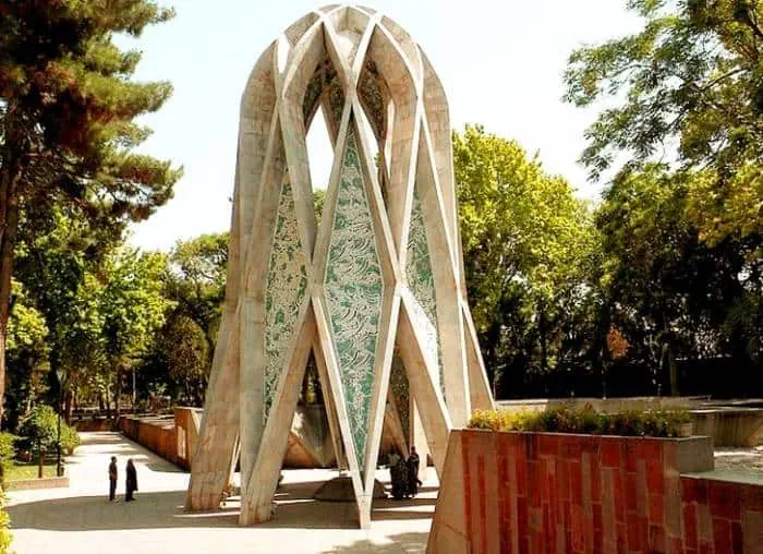 آرامگاه خیام